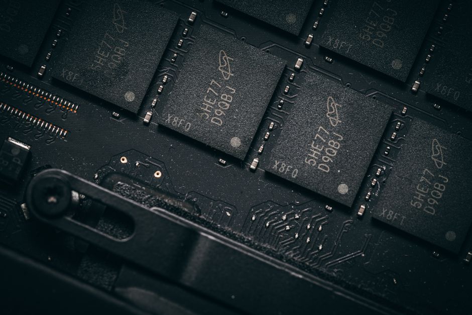 Quale processore offre FPS stabili nel gaming mobile senza thermal throttling?
