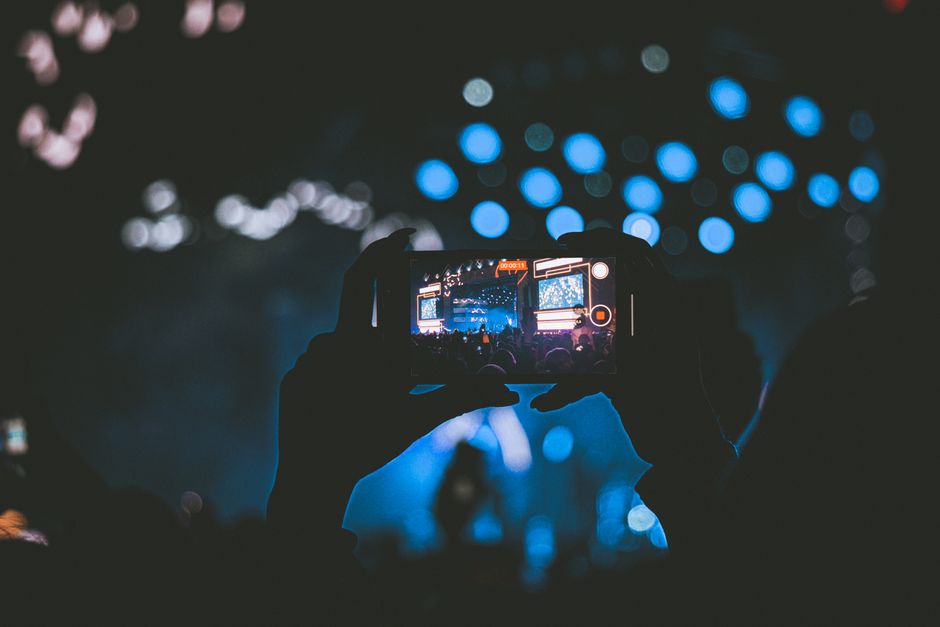 Quale smartphone offre la migliore resa di colore in fotografia macro senza lente dedicata?
